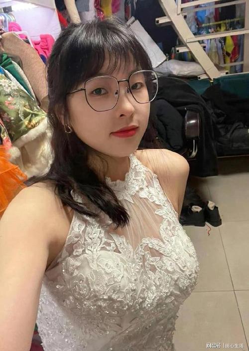 欧美极品人妻在线：熟龄风韵与私密诱惑的沉浸式观影体验