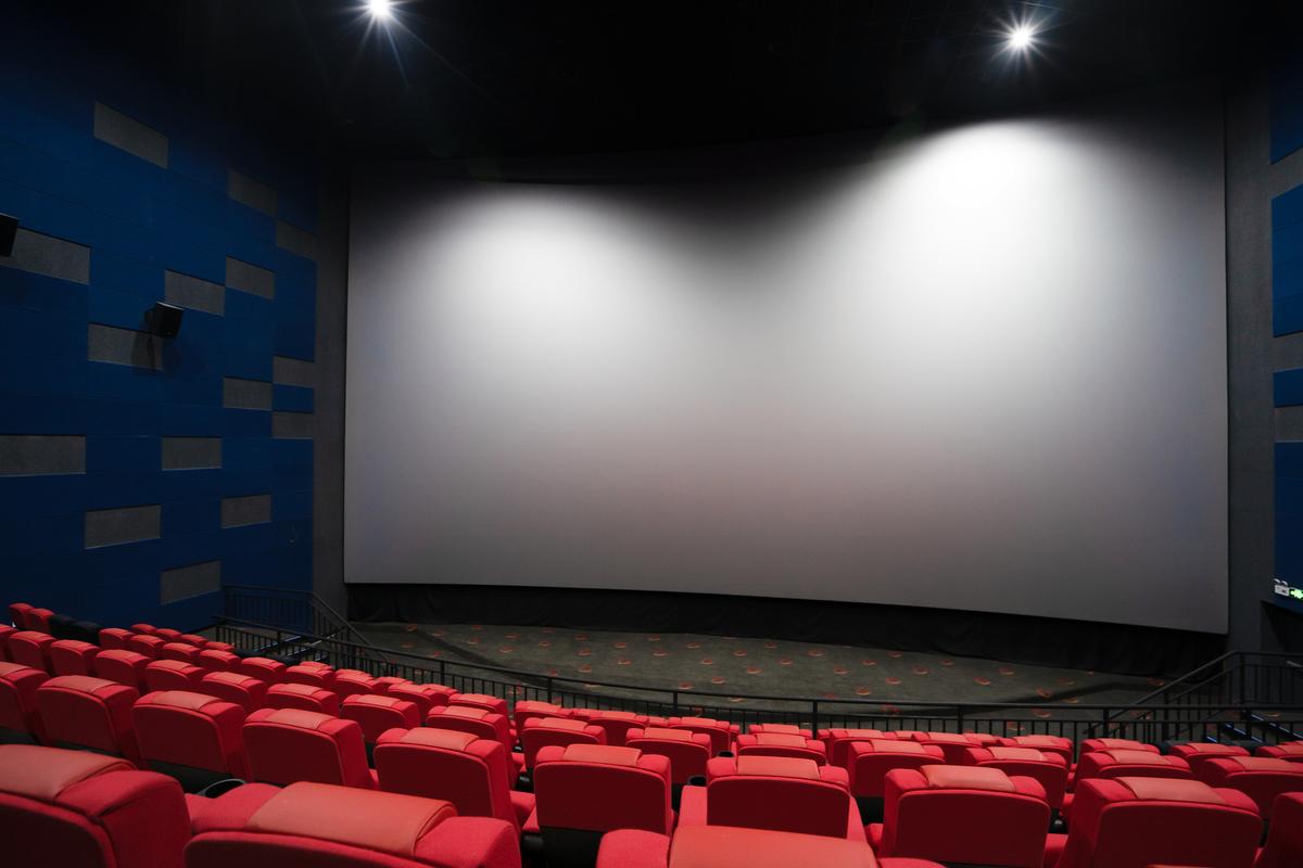 最新电影院上映电影推荐（2025热映大片片单、近期高口碑新片盘点、五一档期必看片目）