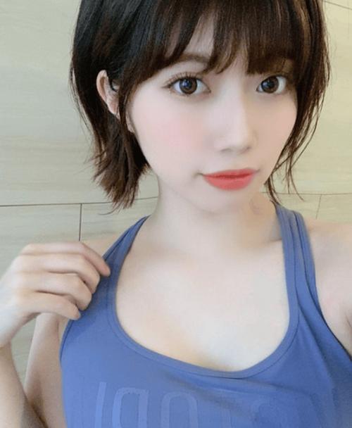 少妇熟女的亚洲风韵魅力：熟女风韵穿搭与亚洲少妇成熟韵味指南