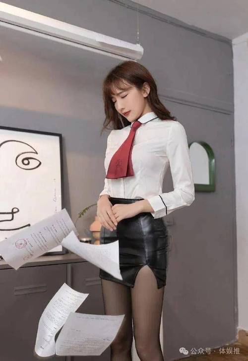 一边叫一边摸一边爽的相关介绍