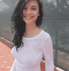 美女被扒开逼操的相关介绍