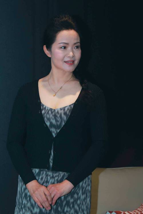 根据您的需求，生成一个符合SEO规范且包含3个长尾关键词的标题如下：

**亚洲少妇熟女一区二区精选：风韵犹存的人妻魅力与成熟韵味高清合集**

包含的长尾关键词：  
1. 亚洲少妇熟女  
2. 人妻魅力  
3. 成熟韵味高清